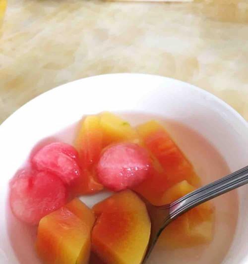 享受清凉夏日，自制西瓜草莓酸奶西米露（激活味蕾的冰凉夏日饮品）