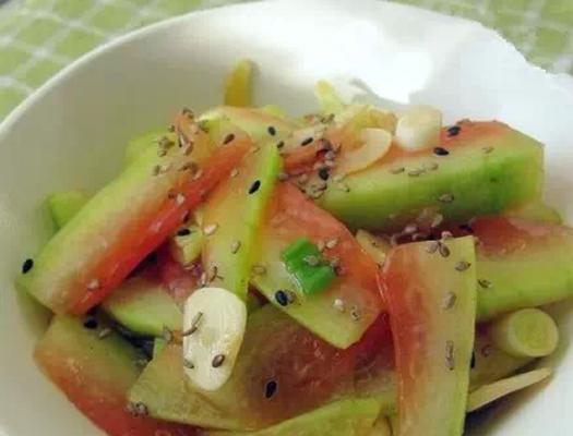如何制作美味可口的以西瓜包（以西瓜包的制作步骤及小技巧）