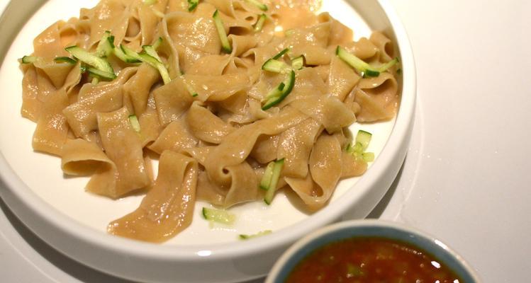 以西北风味蒜泥茄子——香辣可口的特色小菜，做法简单易学（以西北风味蒜泥茄子——香辣可口的特色小菜）