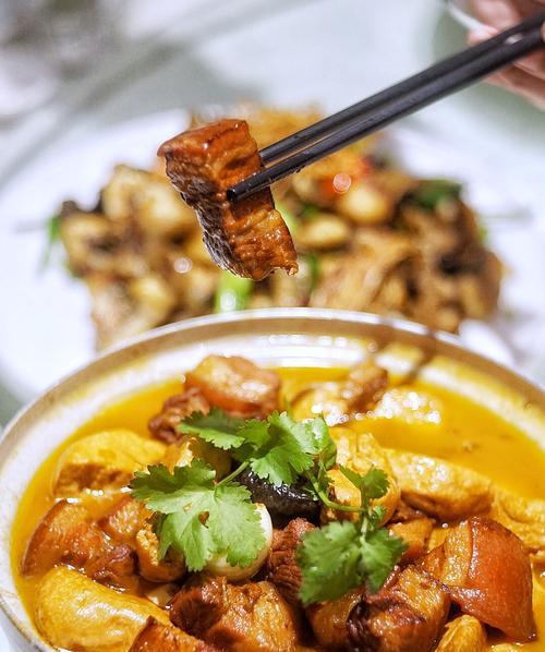 享受美食盛宴——午鱼菇菇锅的制作方法（味蕾的盛宴）