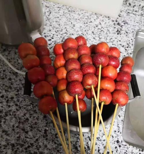 网红小串冰糖葫芦，让你在家也能品尝（简单易学的制作方法）