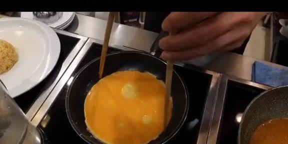网红波点蛋包饭制作大揭秘（教你如何做出口感）