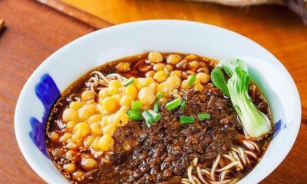 豌杂面，一道美味可口的特色小吃（以豌杂面为主材）