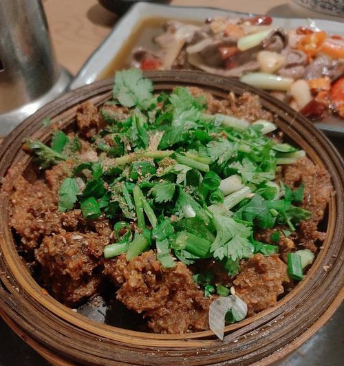 以豌豆牛米花为主材料的美食制作（简单易学）