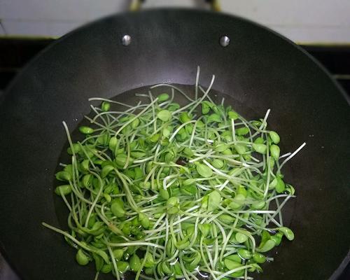 豌豆苗烩豆腐，美味又营养（学会这道菜）