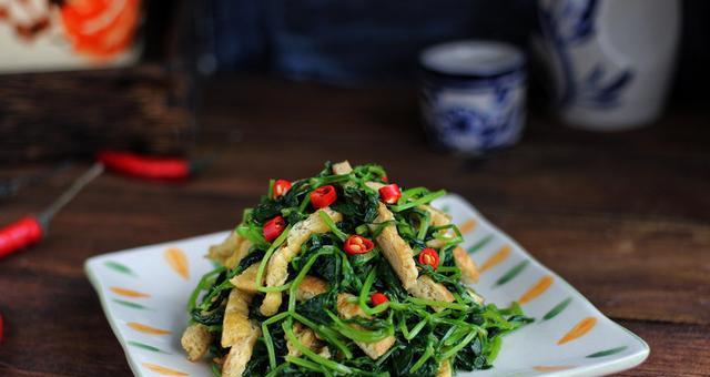 健康美味，豌豆苗炒百叶丝（一道简单易做的健康菜肴）