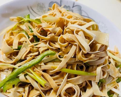 豌豆苗拌干豆腐丝（健康生活）
