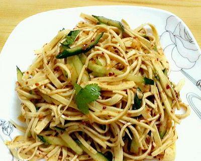 豌豆苗拌干豆腐丝（健康生活）