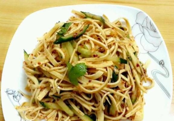 豌豆苗拌干豆腐丝（健康生活）