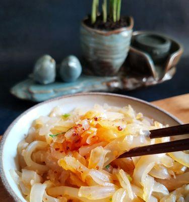 美味营养的豌豆酱肉丁米粉（探秘豌豆酱的制作方法）