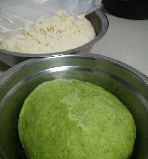 美味豌豆夹馒头的制作方法（家庭厨房轻松制作）