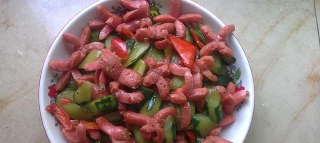 豌豆夹炒香肠的做法（美味又简单的家常菜）