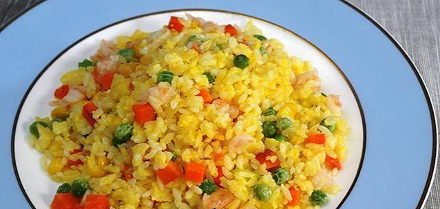 爱上美食，尝试豌豆鸡蛋炒饭的美味滋味（学习豌豆鸡蛋炒饭的制作步骤）