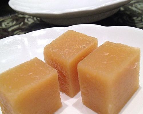 掌握制作豌豆黄糕的方法（教你用家常做作美味豌豆黄糕）