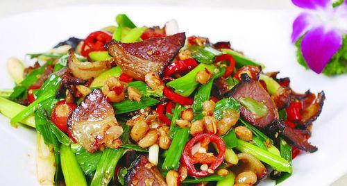 豌豆炒腊肉，美味可口的家常菜（以豌豆为主角）