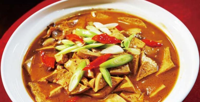 探秘外婆麻辣鲜的美食做法（传承美味）