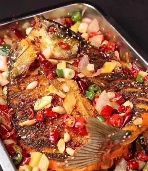 瓦缸烤鱼的制作方法（传统美味）
