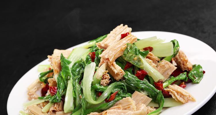 美味可口的娃娃菜腐竹烧丸子（丰富多彩的家庭美食）
