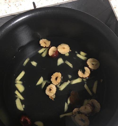 如何制作美味可口的腿肉桂圆粥（一锅粥）