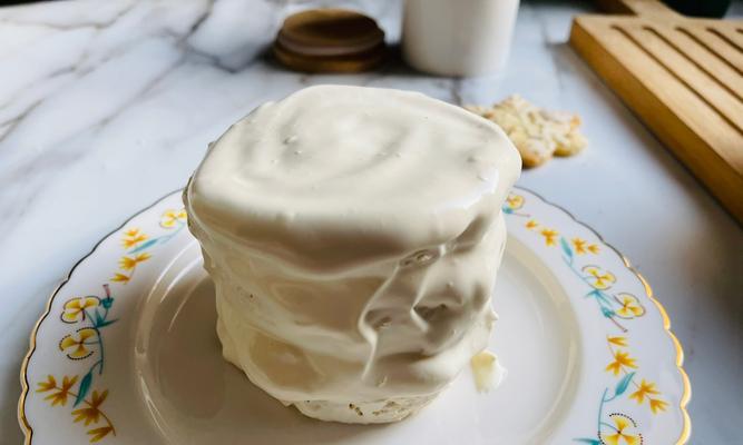 美味可口的吐司奶油蛋糕（用最简单的食材做出令人惊艳的甜品）