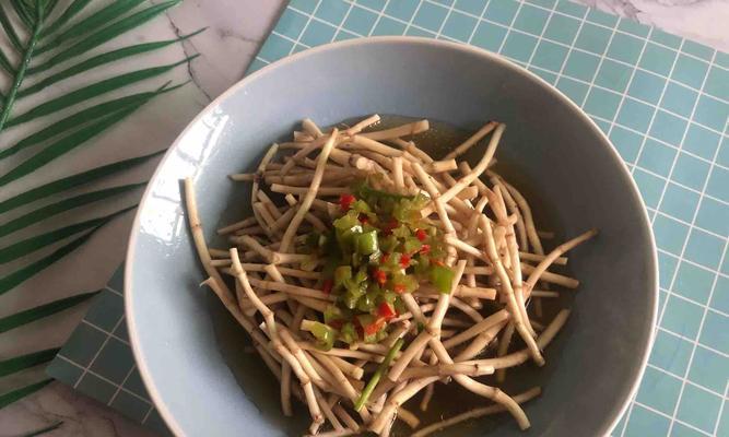 尝鲜美味，土味凉拌折耳根（让口感与健康兼备）