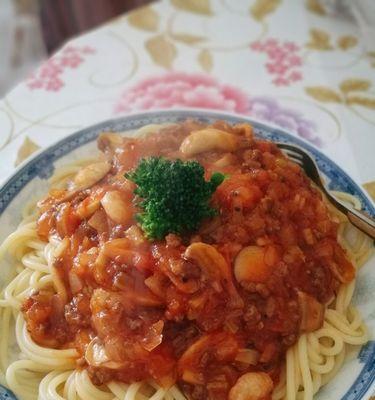 美食之旅-土式肉酱面的独特魅力（领略土耳其特色美食的味蕾盛宴）