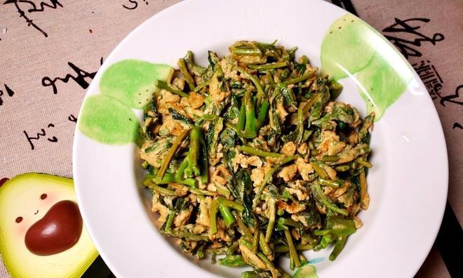 土鸡蛋炒香椿的做法（传统美食的诠释）