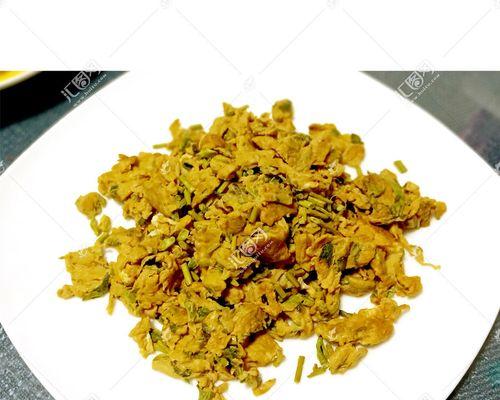 土鸡蛋炒香椿的做法（传统美食的诠释）