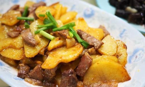 土豆蒸肉的做法（健康简单）