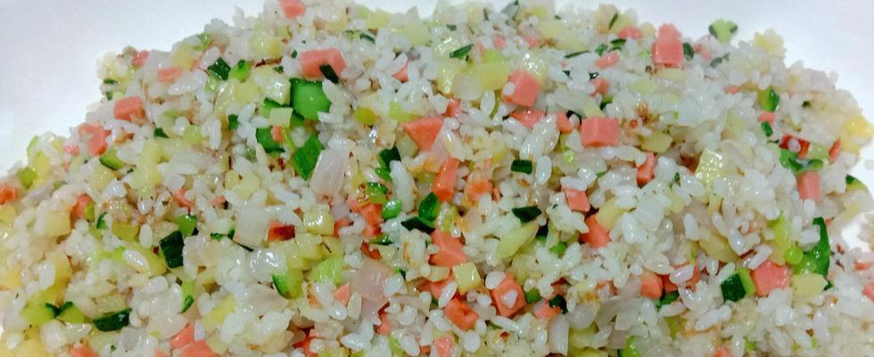 土豆鱼丸炒饭制作大揭秘（一道美味又营养的中式主食）