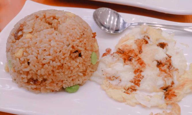 土豆鱼丸炒饭制作大揭秘（一道美味又营养的中式主食）