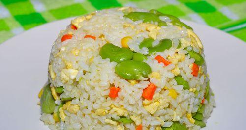 土豆鱼丸炒饭制作大揭秘（一道美味又营养的中式主食）