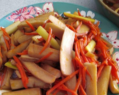土豆杏鲍菇，美味健康一锅（以土豆和杏鲍菇为主料）
