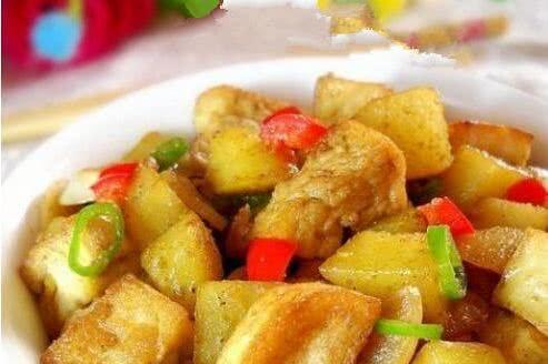 土豆杏鲍菇，美味健康一锅（以土豆和杏鲍菇为主料）
