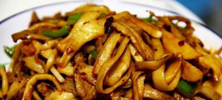 土豆杏鲍菇，美味健康一锅（以土豆和杏鲍菇为主料）