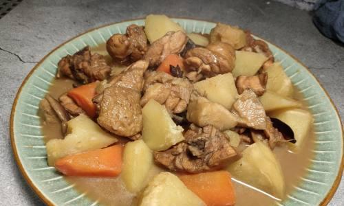 香菇鸡土豆煲，鲜美可口的家常美食（手把手教你如何制作一道美味的家常菜）