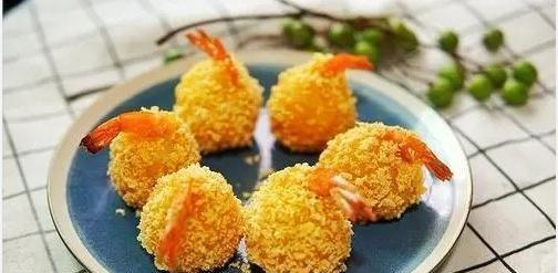 美味可口的土豆虾球（简单易学的家常美食制作方法）