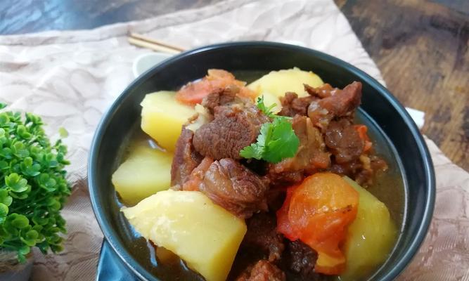 用土豆煨牛肉，暖胃又暖心（慢炖出的牛肉香浓入味）