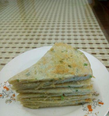土豆丝摊饼的做法（家常美食）