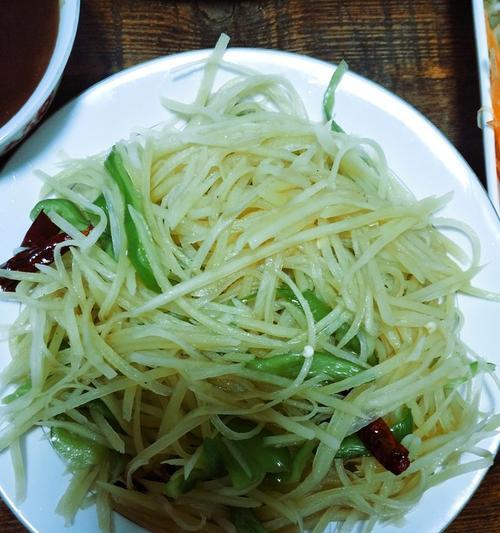 美味健康，XO鲑鱼炒土豆丝的做法（以XO酱为调料）