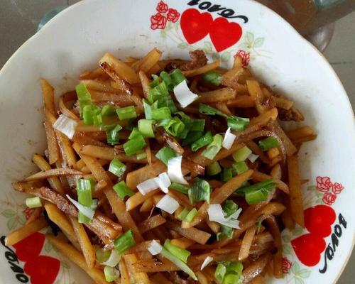 土豆丝炒肉丝，美味又营养（掌握这些技巧）