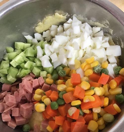 美味可口的土豆什锦做法（学会这个做法）