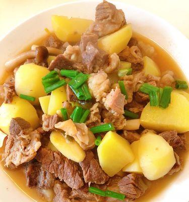 家常美食——土豆烧牛腩（一道营养丰富）