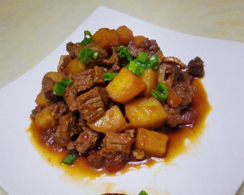 家常美食——土豆烧牛腩（一道营养丰富）