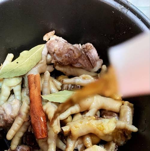 土豆烧鸡爪大全（多样做法教你一步步制作）