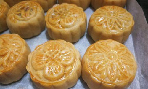 自制台式莲蓉蛋黄月饼（传统中秋佳节之味）