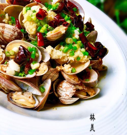 用椒麻汁调味，口感鲜美爽口（用椒麻汁调味）