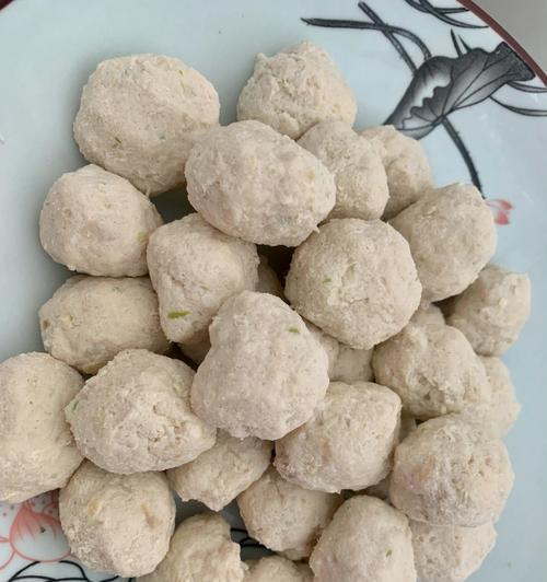 美食制作——以塔香鸡肉丸为例（教你轻松做出口感鲜美的美食佳肴）
