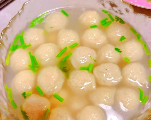 美食制作——以塔香鸡肉丸为例（教你轻松做出口感鲜美的美食佳肴）