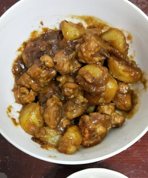 让味蕾爆炸的塔吉锅版土豆焖鸡腿（用传统的烹饪方作一道口感的美食）